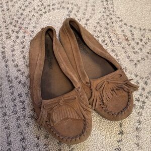 Minnetonka Tan Suede Fringe Moccasins